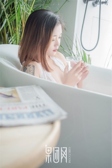 “小奶娃”爱上了吃饭“乐鱼下载安装”(图1) 乐鱼下载安装